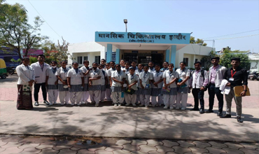 Students standing in front of Mental Hospital Indore.